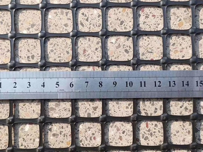 Biaxially stretched plastic geogrid