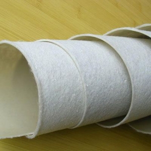 One-cloth-one-membrane composite geomembrane